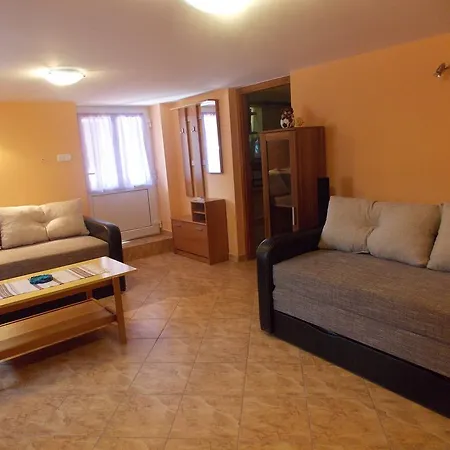 Szonja Apartment *
